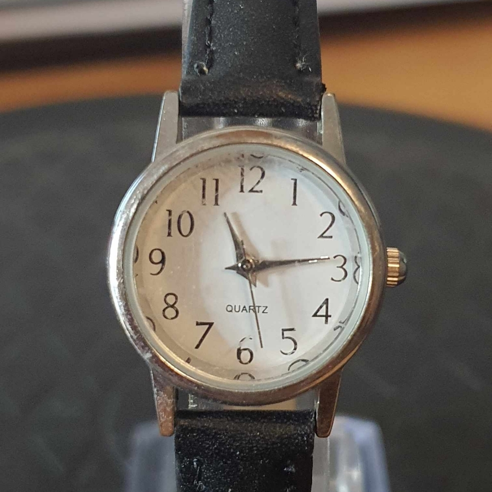 🦋10/$20🦋 Accutime Silver/White Leather Easy Reader Women's Watch